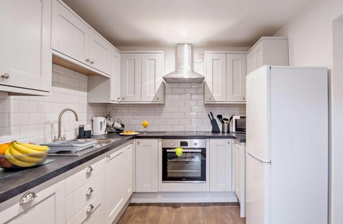 Newport House | 2 Bed in Newport oc-90244