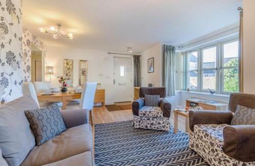 Tetbury House | 2 Bed in Tetbury oc-l34108