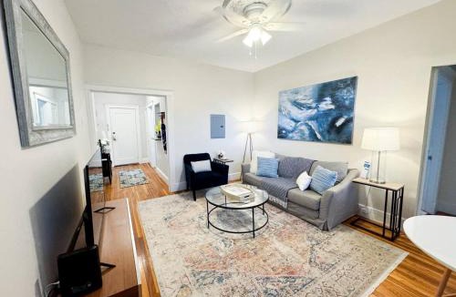 Commonwealth Apartment | 2 bed, in unit laundry, Boston College, balcony