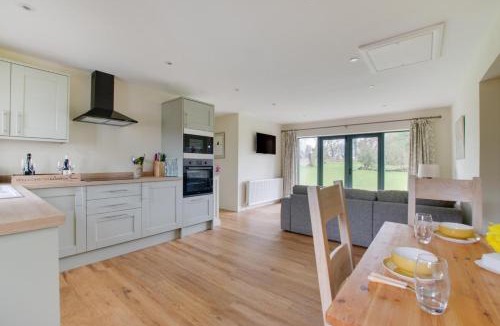 Weybread House | 2 Bed in Weybread oc-tclwey