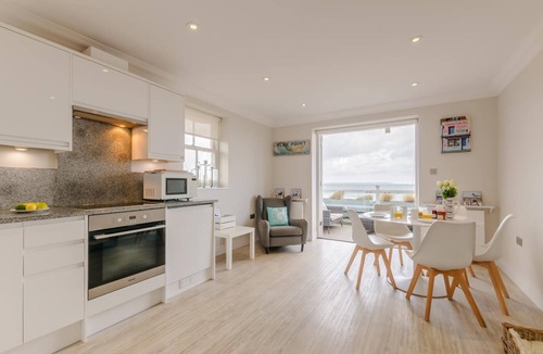 Whitstable Cottage | 2 Bed in Whitstable (oc-b28125)