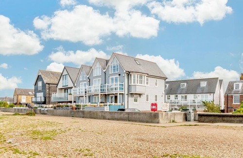 Whitstable Cottage | 2 Bed in Whitstable (oc-b28125)