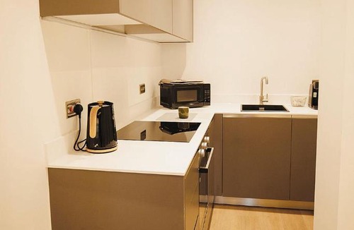 Leeds Apartment | 2 bed, Leeds Centre - Private Balcony, Free parking & Darts