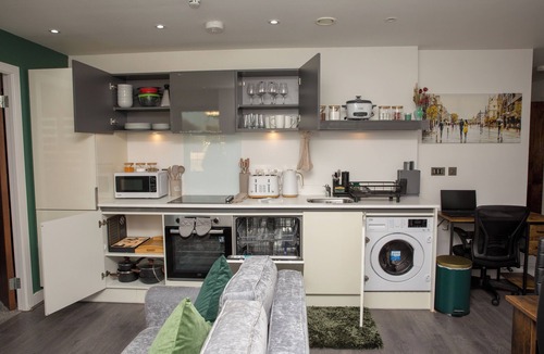 Erdington Apartment | 2 Bed Luxury Modern Apartment/Close To Birmingham Central/Free On Road Parking