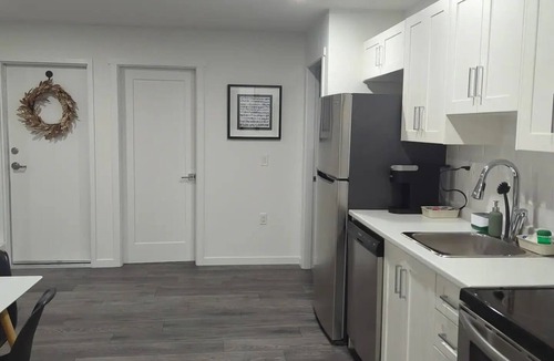 Willoughby House | 2 bed Modern Suite near Langley Events Centre