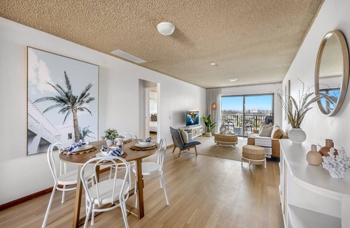 Alexandra Headland Apartment | 2-Bed near Beach with BBQ & Stunning Ocean Views
