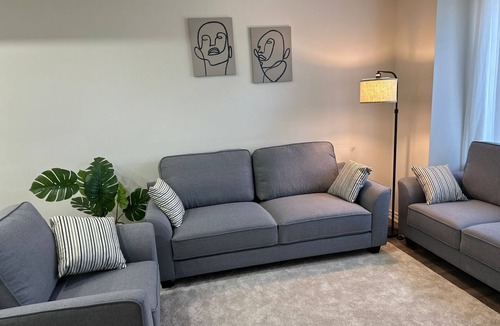 West Hill House | 2 bed room 2 bathroom Cozy town house
