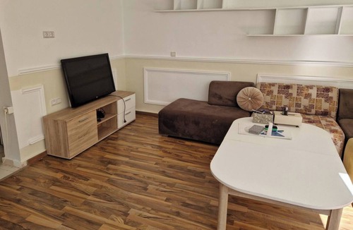 Hay Riad Villa | 2 Bed Villa, Sleeps 4 - Garden, Wifi, Parking