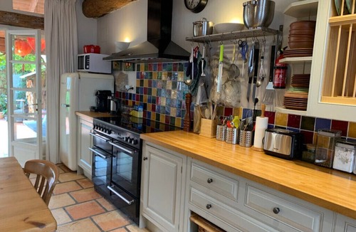 Saint-Meard-de-Gurcon House | 2 Bed Vineyard House - Sleeps 6 - Pets Welcome