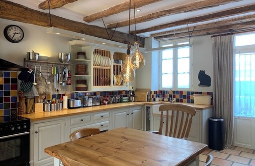 Saint-Meard-de-Gurcon House | 2 Bed Vineyard House - Sleeps 6 - Pets Welcome