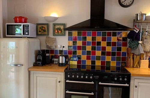 Saint-Meard-de-Gurcon House | 2 Bed Vineyard House - Sleeps 6 - Pets Welcome
