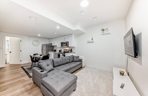 Northeast Edmonton House | 2-Bed, w/In-Unit Washer & Dryer, Cozy Living,1-2 Min Drive to Anthony Henday!
