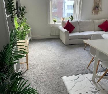 Crosby Apartment | 2 bed- walkable train and beach apartment