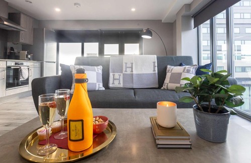 The Docks Apartment | 2 Bed Waterfront Flat Dock Views Liverpool