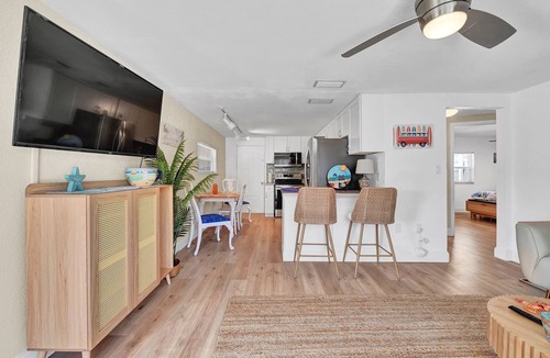 Cortez House | 2 Bed with Beach Supplies, Trailer Space, Walk to Beach, Near IMG Academy
