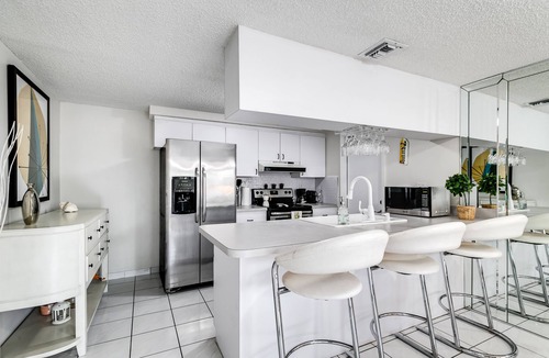 Coral Terrace House | 2 Bed2 Bath House with Backyard Jacuzzi