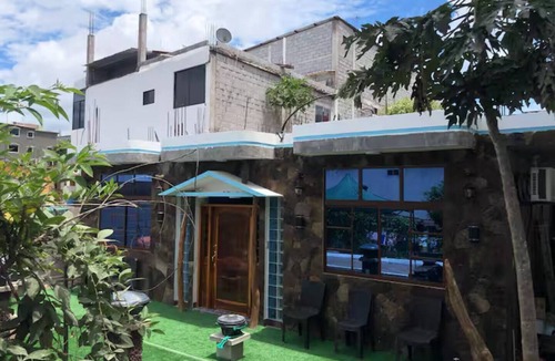 Puerto Baquerizo Moreno House | 2 Bedrooms House w/AC & Wi-Fi & TV - For 5 Guest - 2 min from the beach!