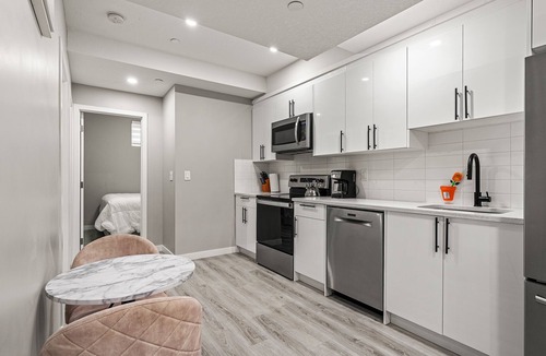 Calgary Apartment | 2 Bedrom 3 Beds Suite