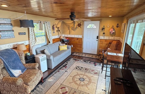 Town of Ledyard Cottage | 2 bedroom 1.5 bath - cottage in welcoming Aurora on Cayuga Lake!