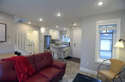 Arbutus Ridge Cottage | 2 Bedroom 1.5 Bath Private Laneway Cottage In Kitsilano - Arbutus, Vancouver