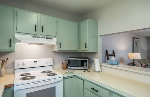 Gainesville Condo | 2 bedroom/1.5 bathroom condo Butler plaza