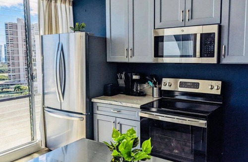 Tantalus Condo | 2-bedroom 1 bath bright condo with free parking
