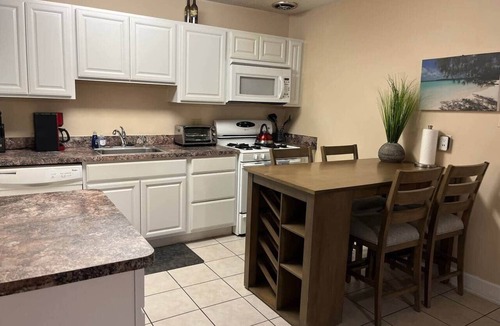 Gainesville Condo | 2 bedroom 1 bath condo 1 block to Shands (4)