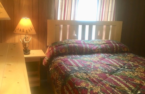 Suring Resort | 2 Bedroom 1 Bath, Indoor Pool, Tennis Court, Game Room, Basketball, Trout river