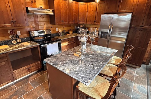 Whittier Cabin | 2 Bedroom, 2.5 Bath Cabin with Full Kitchen, Fire pit, BBQ Grill