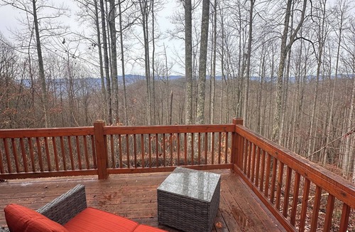 Whittier Cabin | 2 Bedroom, 2.5 Bath Cabin with Full Kitchen, Fire pit, BBQ Grill
