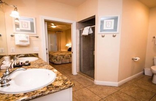 Bradenton Beach Hotel | 2 Bedroom, 2 Bathroom Deluxe Partial Gulf View. Pet Friendly