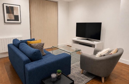 Woolwich Apartment | 2 bedroom 2 bath 1 ensuite in Roya Asenal beautiful views & parking
