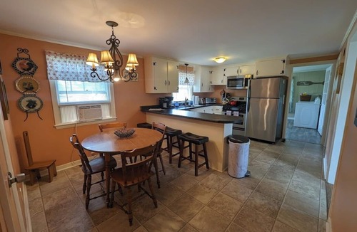 Dennis Port House | 2 Bedroom, 2 Bath, 1100 sqft, sun porch, eat in kitchen, Washer/Dryer, Gas Grill