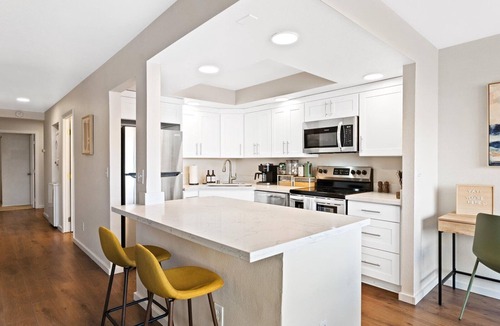University District Apartment | 2 Bedroom 2 Bath Comfy Apartment minutes from University of Washington