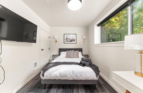 Cliff - Cannon Apartment | 2 Bedroom 2 Bath Downtown