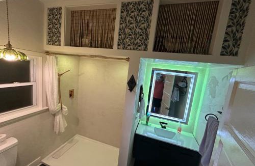Saint Roch House | 2 Bedroom 2 Bath Fun Vibes NO PET FEES
