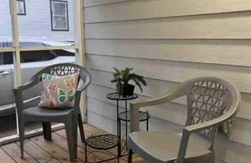 Covington House | 2 bedroom/2 bath Short walk to the square