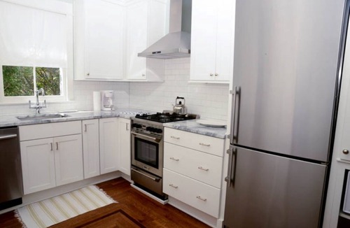 Harleston Village Bed & Breakfast | 2 Bedroom 2 bath Upscale Apartment near Colonial Lake