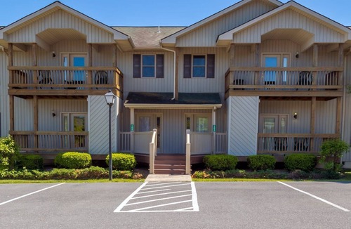 McGaheysville Condo | 2 Bedroom 2 Bath Water park Resort!