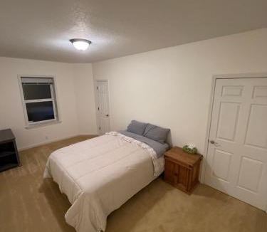 Eugene House | 2-Bedroom 2-Bathroom ThePALACE at Univ of Oregon Campus on I-5 Freeway near Hayward Field and Autzen Stadium! FREE WiFI & NEW Washer and Dryer and BBQ on Patio! Almost 2000 square foot all to yourself!