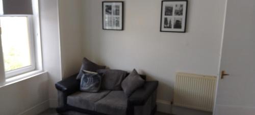 Largs Apartment | 2 Bedroom, 2 Minutes From The Beach