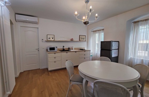 Barriera Vecchia-San Giacomo Apartment | 2-bedroom, 4-guest apartment in historic area of Trieste in 19th century style