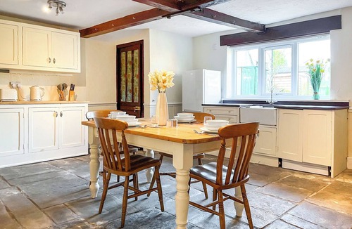 Poulton-le-Fylde Cottage | 2 bedroom accommodation in Stalmine, near Poulton-le-Flyde