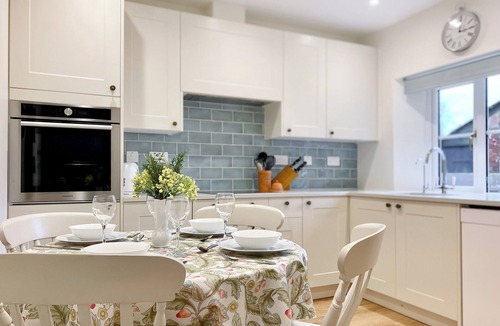 Broad Hinton Cottage | 2 bedroom accommodation in Winterbourne Monkton, Nr Marlborough
