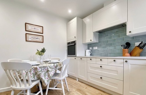 Broad Hinton Cottage | 2 bedroom accommodation in Winterbourne Monkton, Nr Marlborough