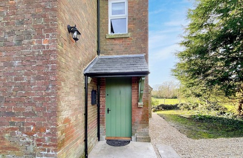 Broad Hinton Cottage | 2 bedroom accommodation in Winterbourne Monkton, Nr Marlborough