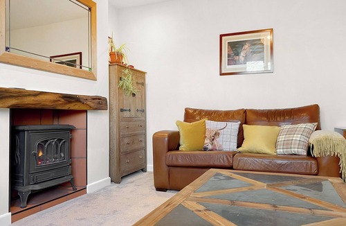 Broad Hinton Cottage | 2 bedroom accommodation in Winterbourne Monkton, Nr Marlborough