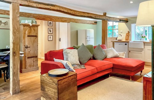 Cadnam Cottage | 2 bedroom accommodation in Cadnam, near Brockenhurst