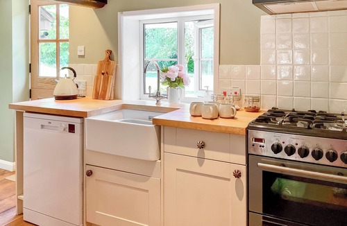Cadnam Cottage | 2 bedroom accommodation in Cadnam, near Brockenhurst