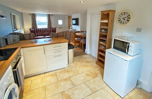 Beckingham Cottage | 2 bedroom accommodation in Heybridge Basin, near Maldon